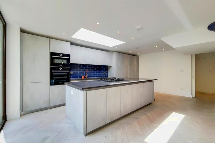 3 Bedroom Flat To Rent In Camden Street, Camden, NW1