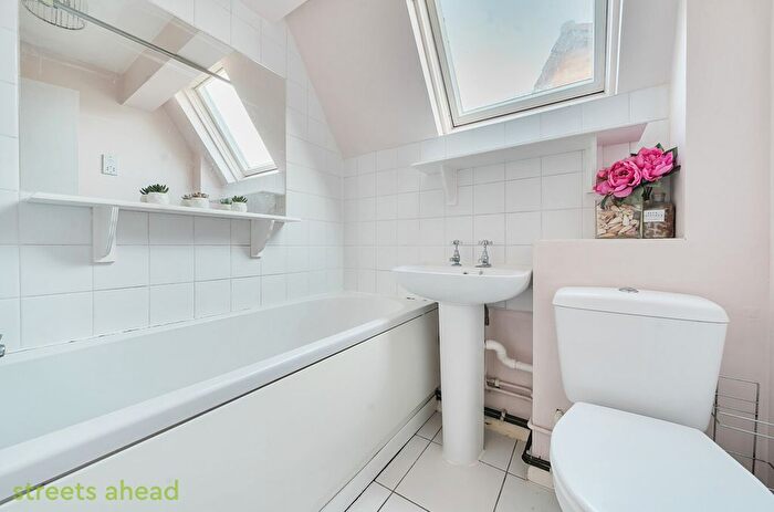 1 Bedroom Detached House To Rent In Basil Gardens, Croydon, CR0