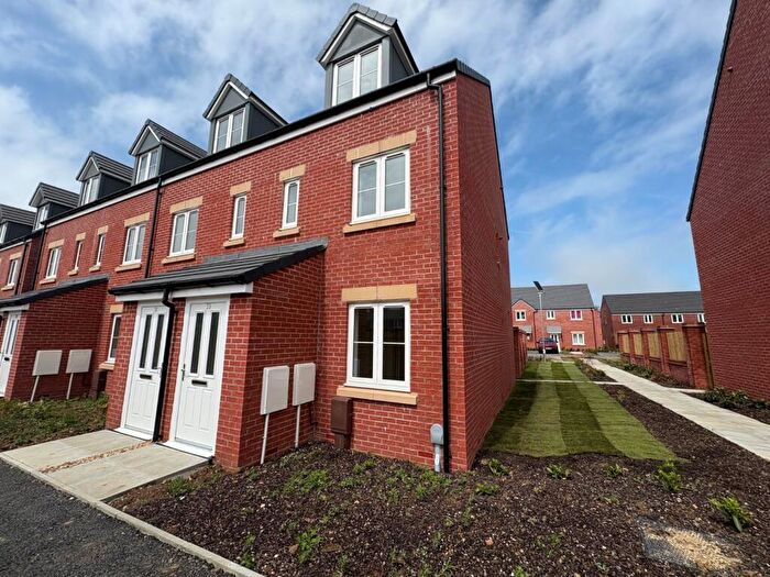 3 Bedroom End Of Terrace House To Rent In The Poplars, Stubbington, Fareham, Hampshire, PO14