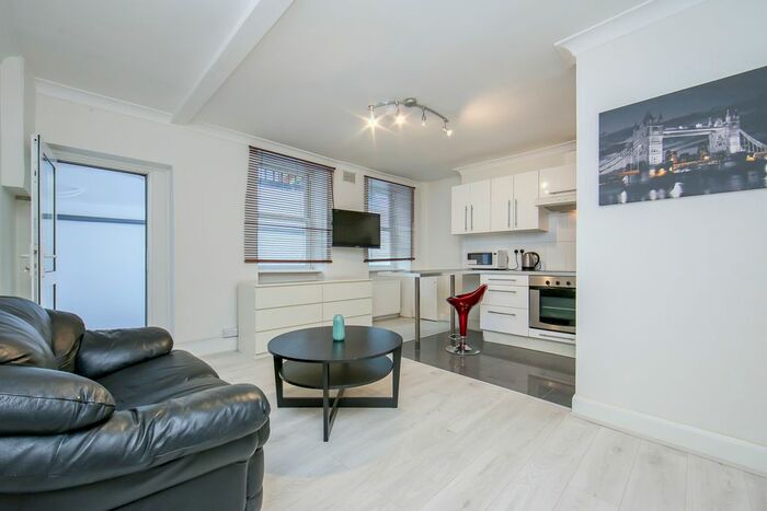 1 Bedroom Flat To Rent In Cleveland Street, London, London, Camden, W1T