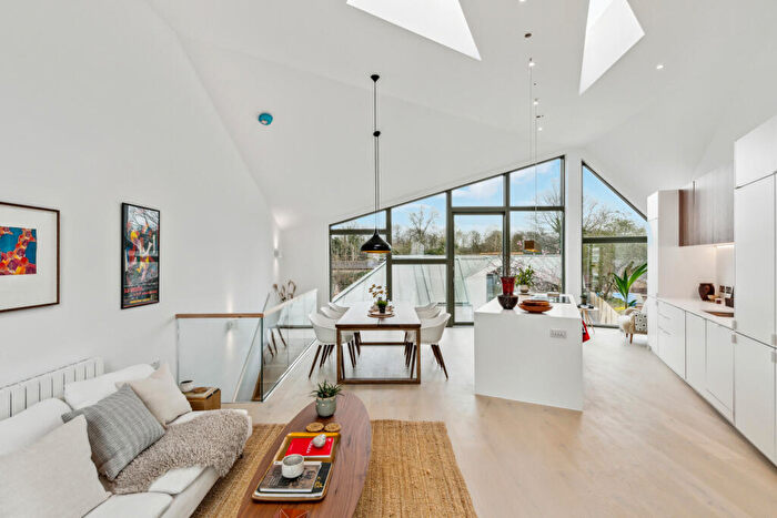 3 Bedroom House For Sale In Byrne Road, SW12