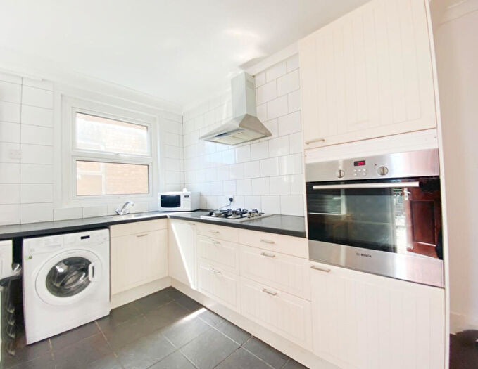 3 Bedroom Flat To Rent In Portland Mansions, Portland Road, London, SE25