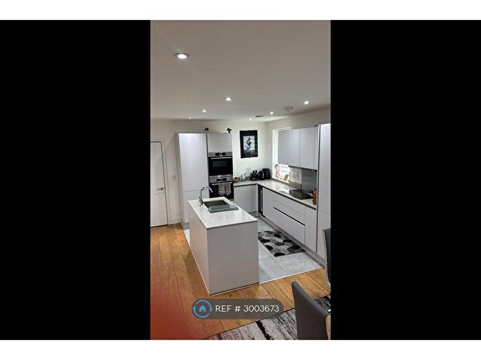 3 Bedroom Maisonette To Rent In Latimer Square, London, SE10