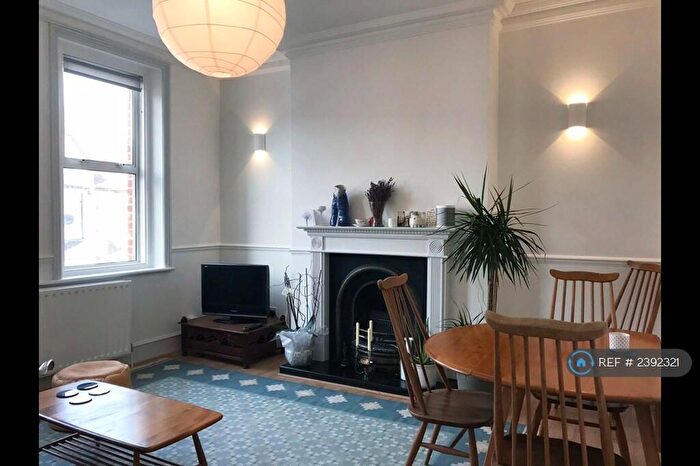 2 Bedroom Flat To Rent In Camberwell, London, SE5