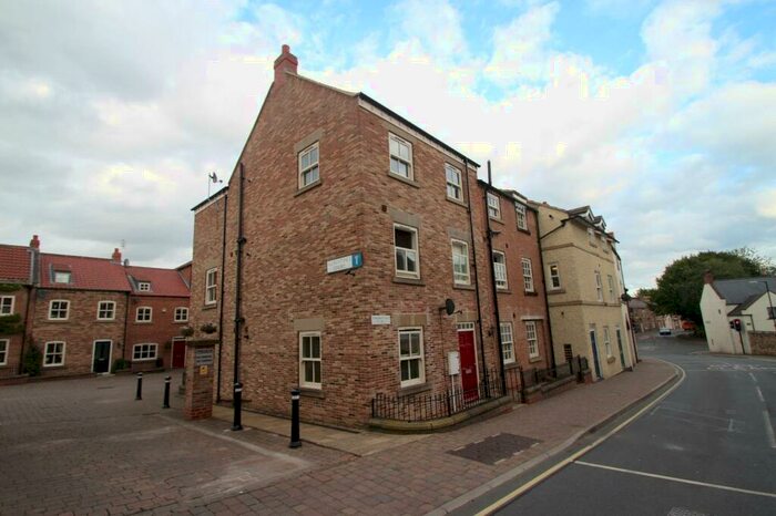 2 Bedroom Flat To Rent In Florentines Court, Allhallowgate, Ripon, North Yorkshire, HG4