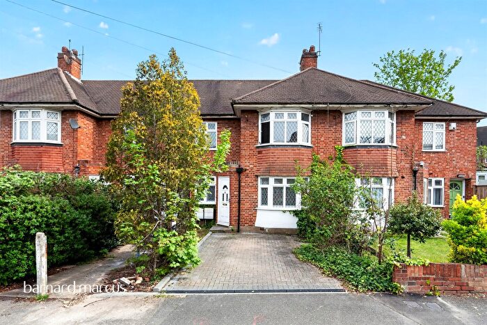 2 Bedroom Maisonette For Sale In Errol Gardens, New Malden, KT3