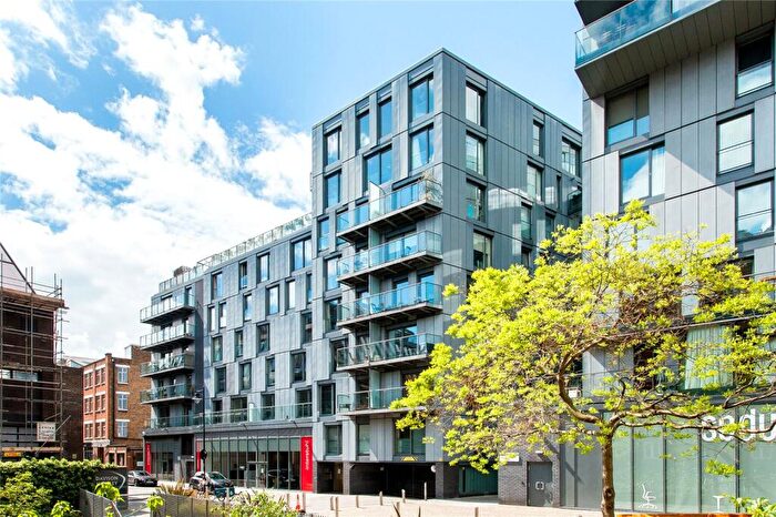 1 Bedroom Flat To Rent In Dickinson Court, Brewhouse Yard, EC1V