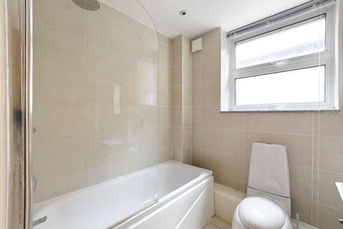 2 Bedroom Flat To Rent In High Street London, N8