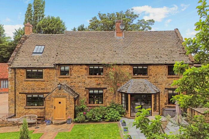 5 Bedroom Detached House For Sale In Mollington, Banbury, OX17