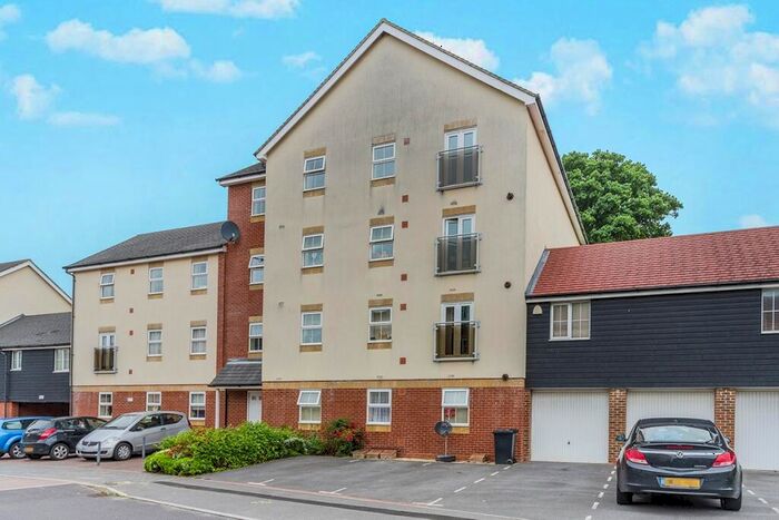 2 Bedroom Flat To Rent In Whites Way, Hedge End, Southampton, SO30