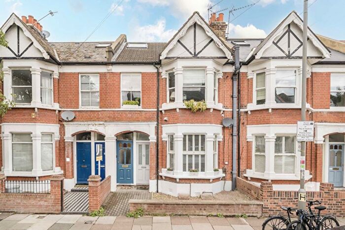 2 Bedroom Flat For Sale In Ravensbury Road, Earlsfield, SW18