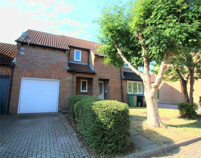 4 Bedroom Detached House To Rent In Montague Road, Berkhamsted, Hertfordshire, HP4