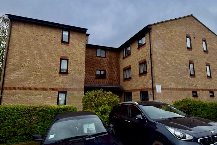 1 Bedroom Flat To Rent In Chartwell Close, Greenford, UB6