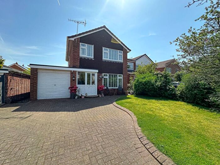 3 Bedroom Detached House For Sale In Quarry Close, Wirral, CH61