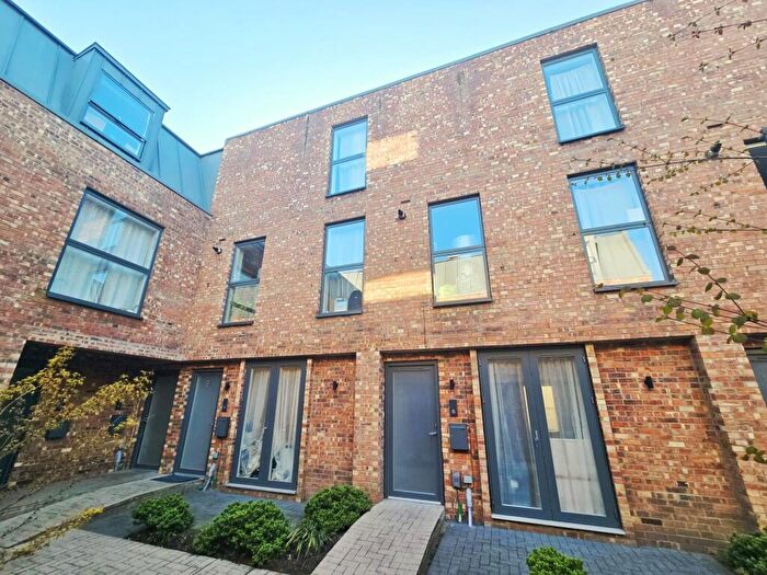 4 Bedroom Town House To Rent In Wells Walk, Forest Gate, E7