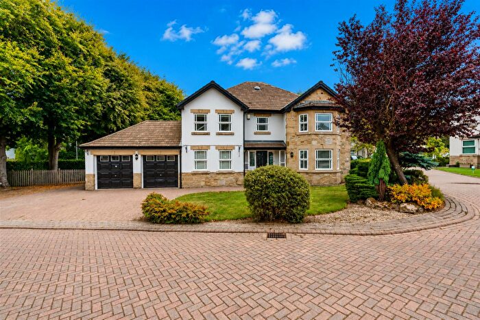 5 Bedroom Detached House For Sale In Lakeland Drive, Alwoodley, LS17