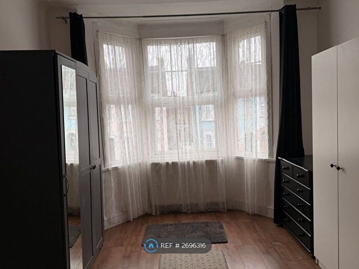 2 Bedroom Maisonette To Rent In Knotts Green Road, London, E10