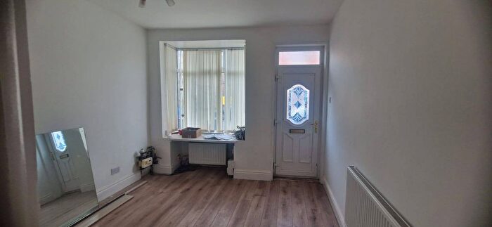 Terraced House To Rent In Greet, B11