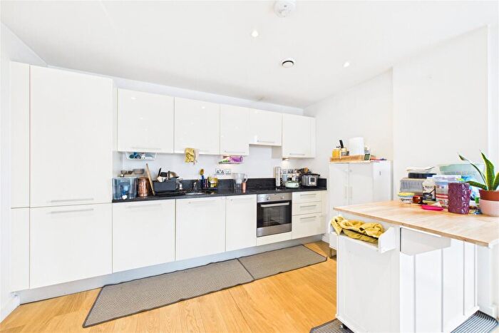 2 Bedroom Apartment To Rent In Railway Terrace, Slough, Berkshire, SL2