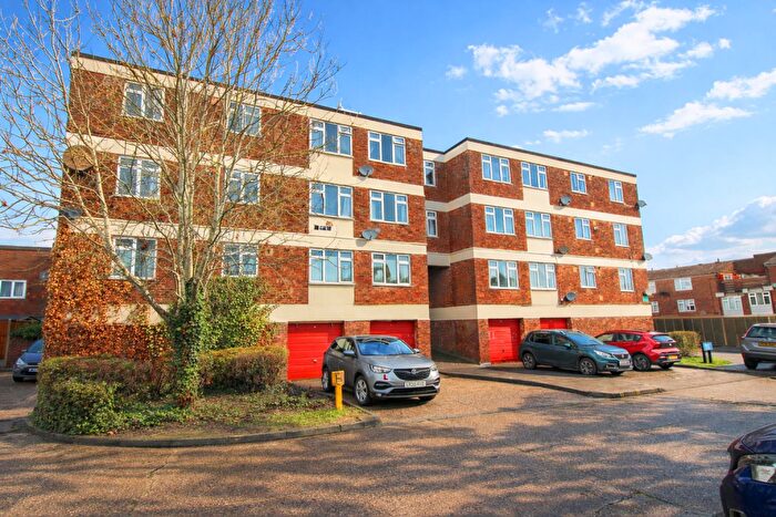 1 Bedroom Flat For Sale In Long Banks, Harlow, CM18