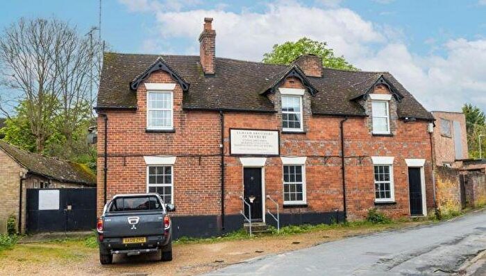 3 Bedroom Detached House For Sale In - Hampton Road, Newbury, Berkshire, RG14