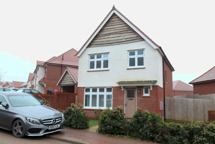 3 Bedroom Detached House To Rent In Armstrong Road, LU2