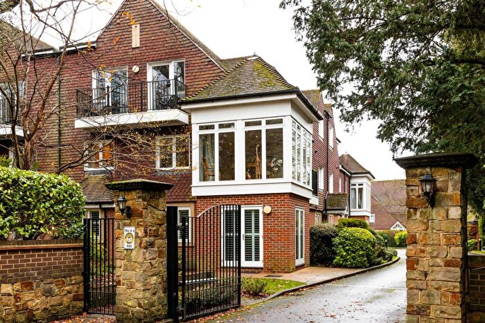 2 Bedroom Flat For Sale In Bellingham Drive, Reigate, RH2