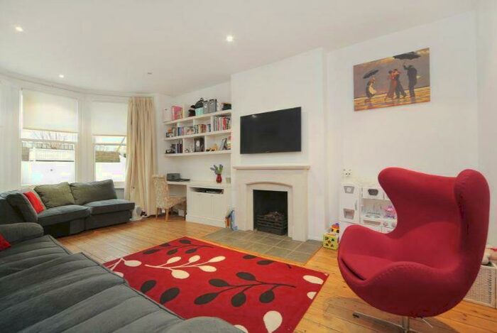 2 Bedroom Apartment To Rent In Grove End Road, St John's Wood, London, NW8