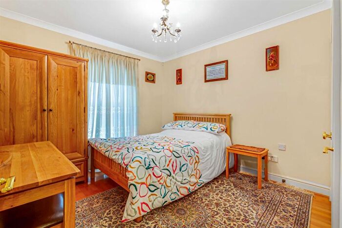 1 Bedroom Flat To Rent In Trinity Church Road, Barnes, London, SW13