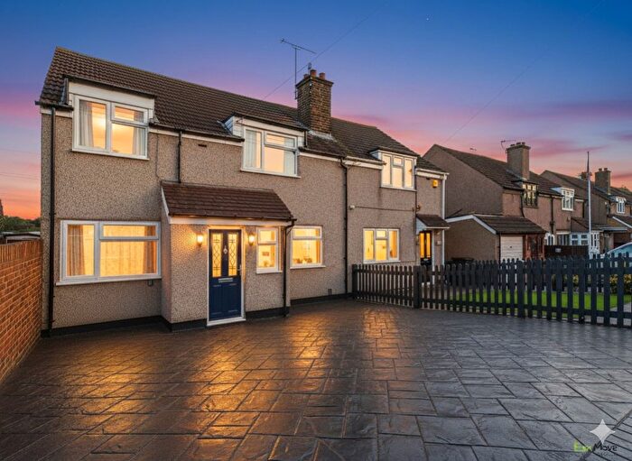 4 Bedroom Semi-detached House For Sale In Green Walk, Crayford, Dartford, Kent, DA1