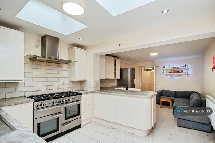 4 Bedroom Terraced House To Rent In Grand Walk, London, E1