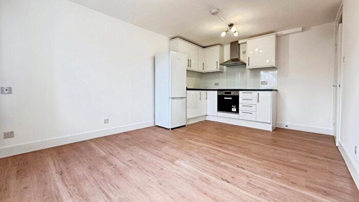 2 Bedroom Flat To Rent In Whinchat Road, London, SE28