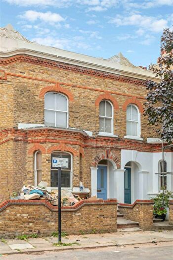 5 Bedroom House To Rent In Mayall Road, London, SE24