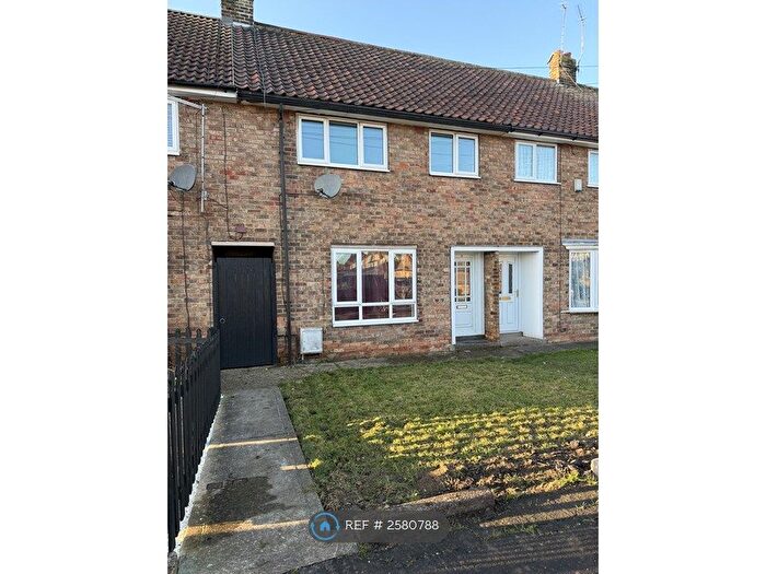 3 Bedroom Terraced House To Rent In Bickleigh Grove, Hull, HU8