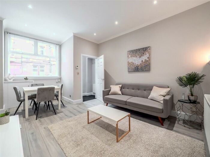 2 Bedroom Flat To Rent In Rossie Place, Edinburgh, Midlothian, EH7