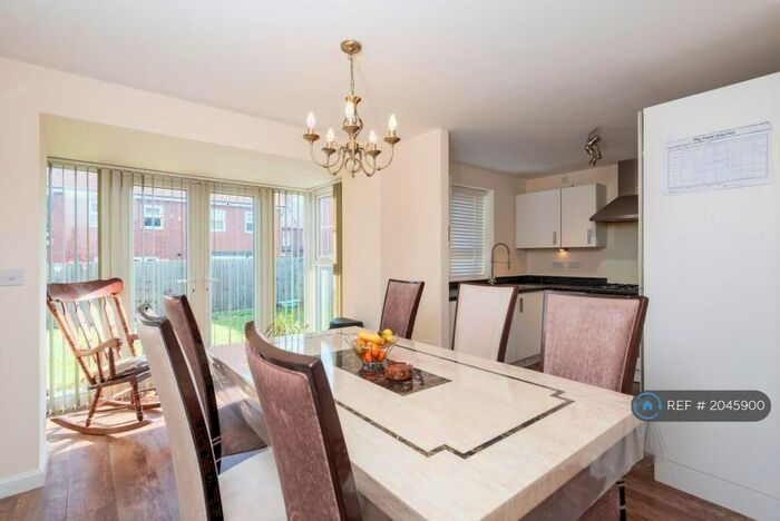 4 Bedroom Detached House To Rent In Spire Heights, Chesterfield, S40