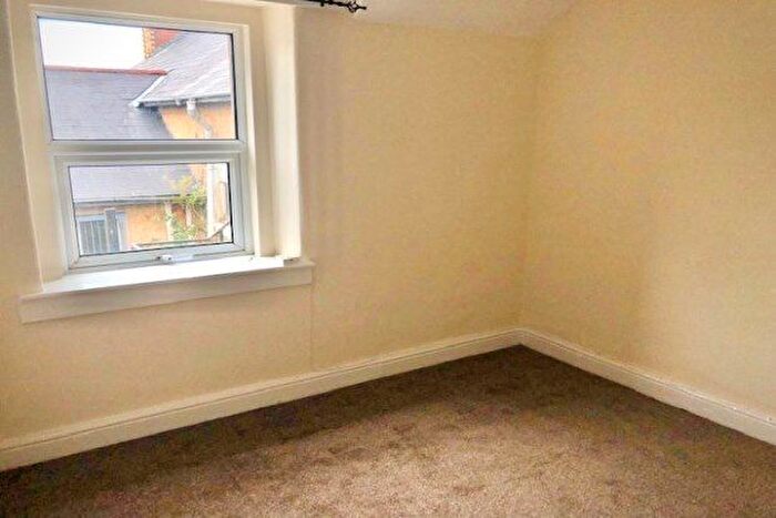 2 Bedroom Flat To Rent In Bay View Road, Colwyn Bay, LL29