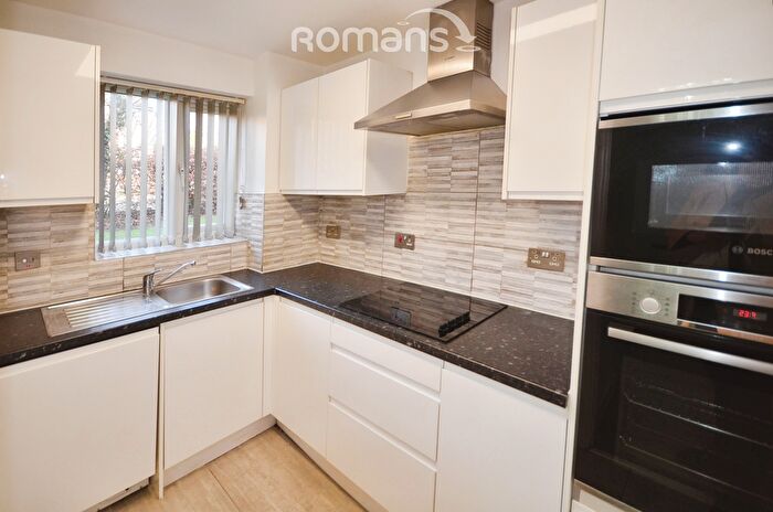 2 Bedroom Flat To Rent In Walpole Road, Slough, SL1