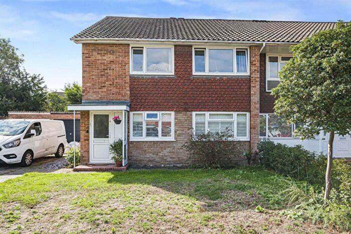 2 Bedroom Flat For Sale In Lydd Close, Sidcup, DA14