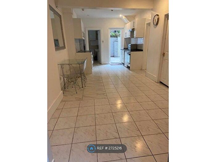 2 Bedroom Flat To Rent In Daventry Street, London, NW1