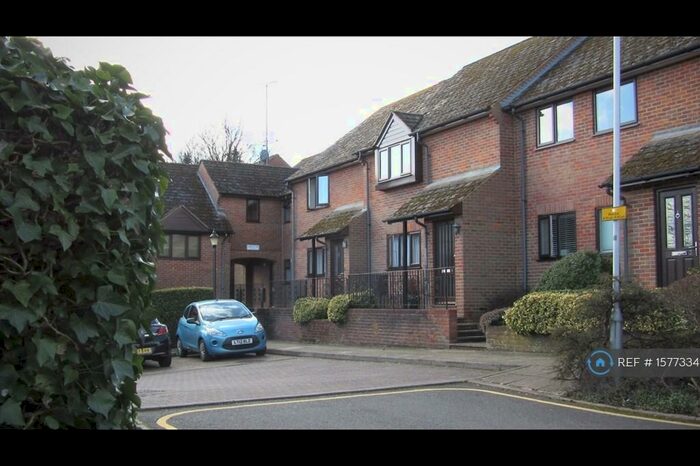 2 Bedroom Flat To Rent In Bury Court, Hemel Hempstead, HP1