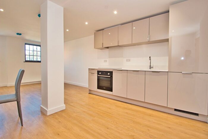 1 Bedroom Flat To Rent In Fitzwilliam House, Windmill Avenue, Southall, UB2