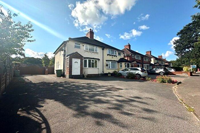3 Bedroom Semi-Detached House To Rent In Streetsbrook Road, Solihull, B90