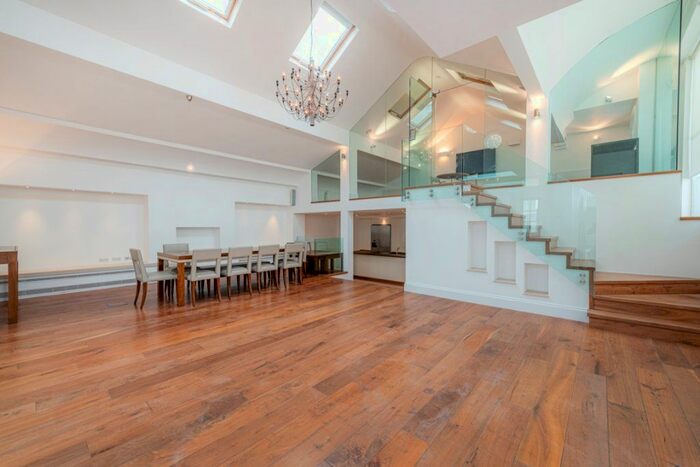 3 Bedroom Flat To Rent In Gloucester Place, London, W1U