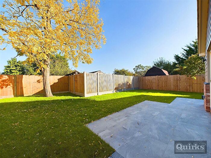 2 Bedroom Detached Bungalow For Sale In Runwell Road, Wickford, SS11