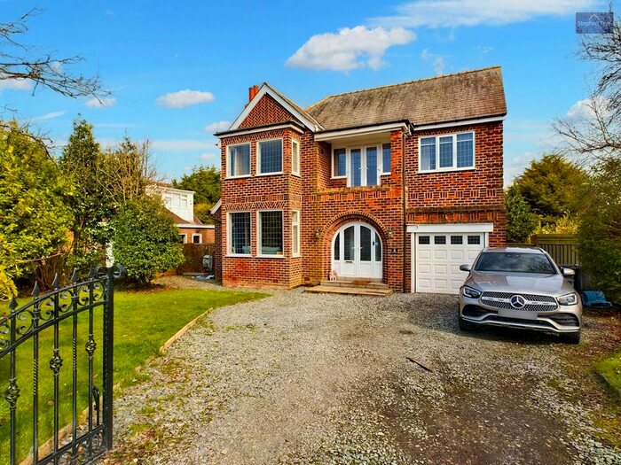 4 Bedroom Detached House For Sale In North Park Drive, Blackpool, FY3