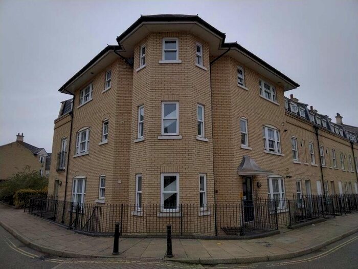 3 Bedroom Apartment To Rent In St Matthew's Gardens, Cambridge, CB1