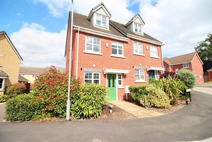 3 Bedroom Semi-Detached House To Rent In Parsonage Way, Rushden, NN10