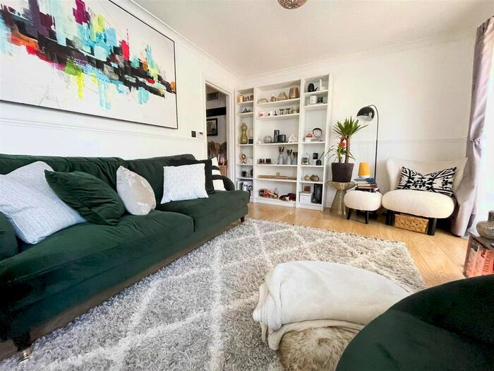 2 Bedroom Flat To Rent In Wharf Road, Grays, RM17