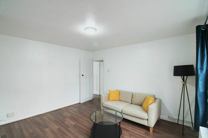 2 Bedroom Flat To Rent In Sextons House, Bardsley Lane, London, SE10
